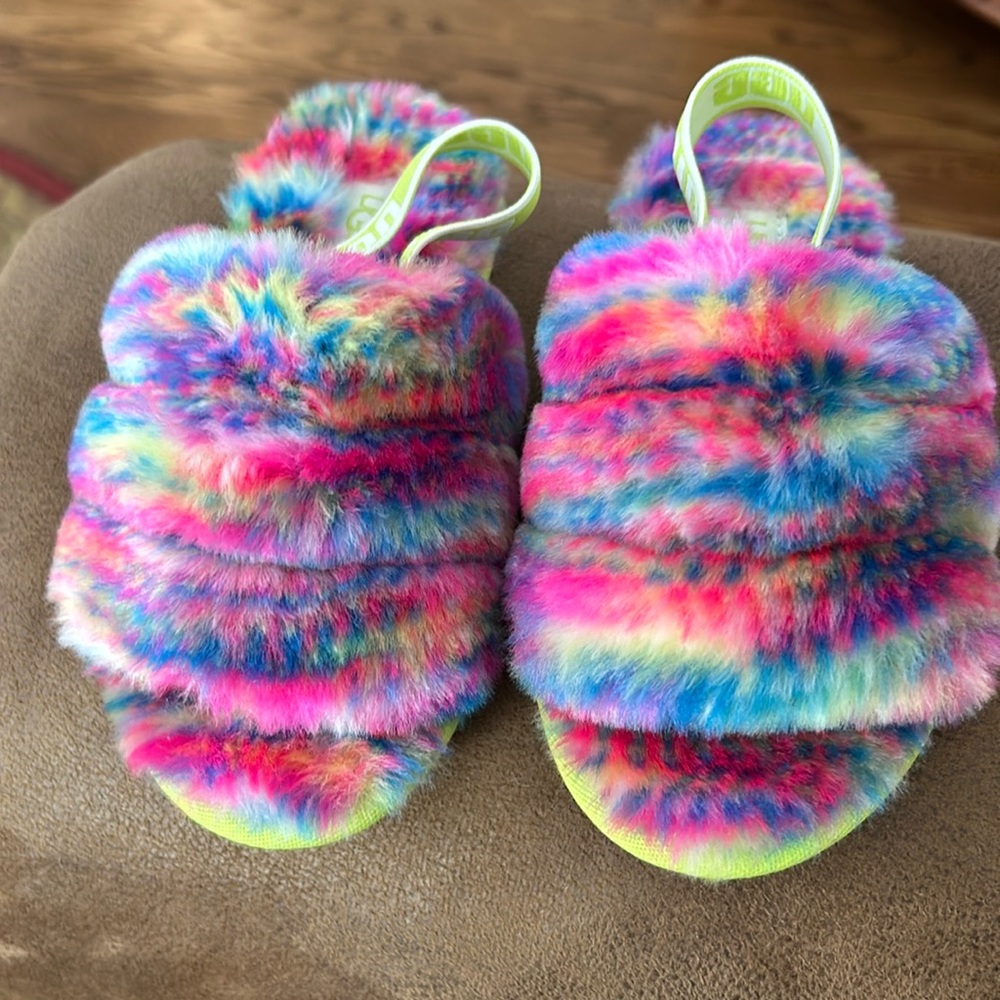 Kids size 11 colorful slippers barely worn